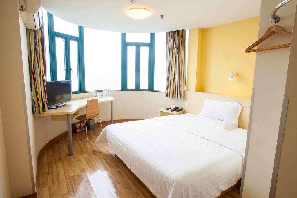7Days Inn Huaihua Train Station Square Стая снимка