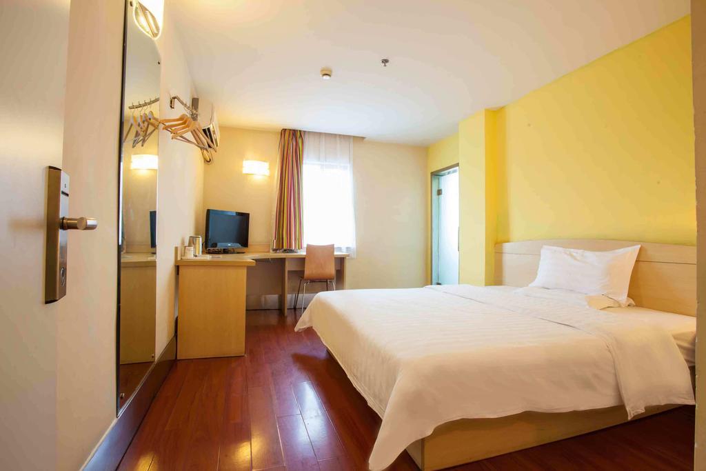 7Days Inn Huaihua Train Station Square Стая снимка